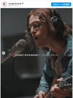 ハリス・ディキンソン演じるジョン・レノン　※「Sony Pictures UK」インスタグラム