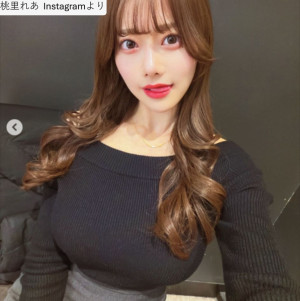 桃里れあ、ソロショット　※「桃里れあ」Instagram