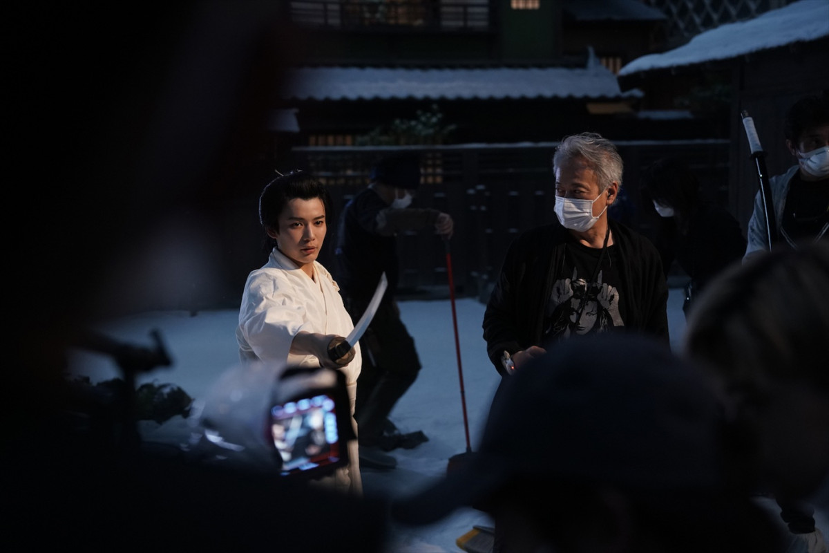 長尾謙杜『木挽町のあだ討ち』の撮影を振り返る「良い経験になった」　打掛姿＆メイキング写真公開！