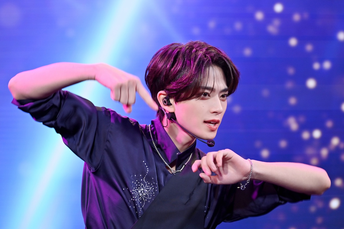 『DREAM STAGE』“吾妻”中村倫也、まさかの移動手段で登場　ネット騒然「絵になる～」「おもしれー男www」