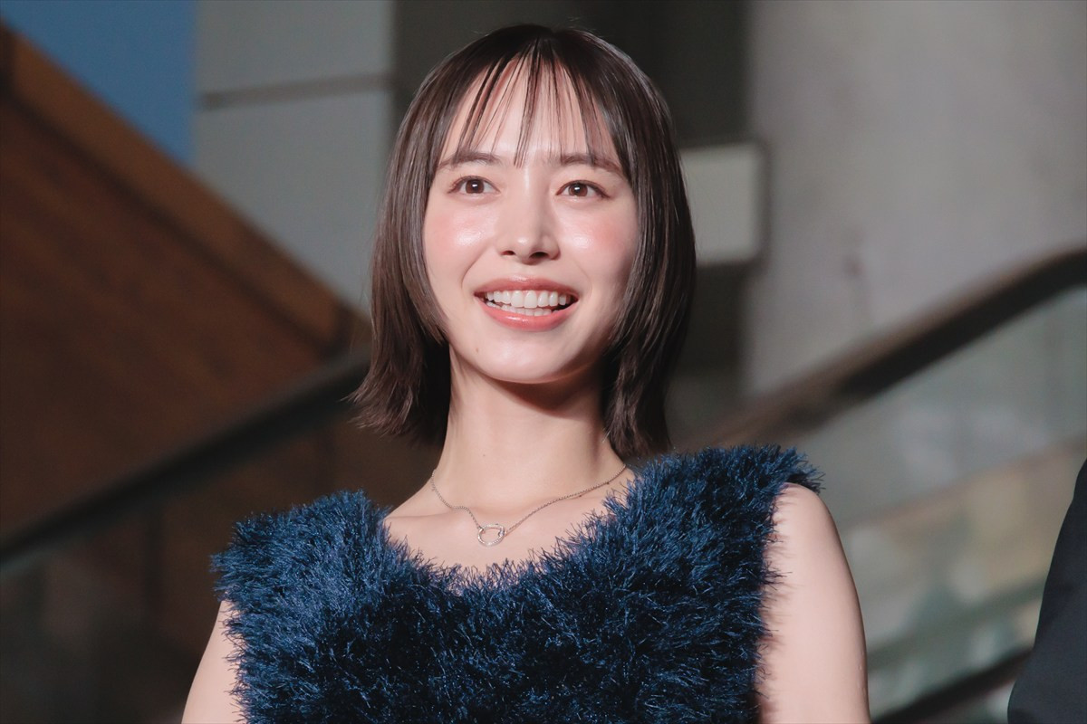 木村拓哉、『教場』舞台あいさつでポップコーン配るサプライズ　急接近に歓声