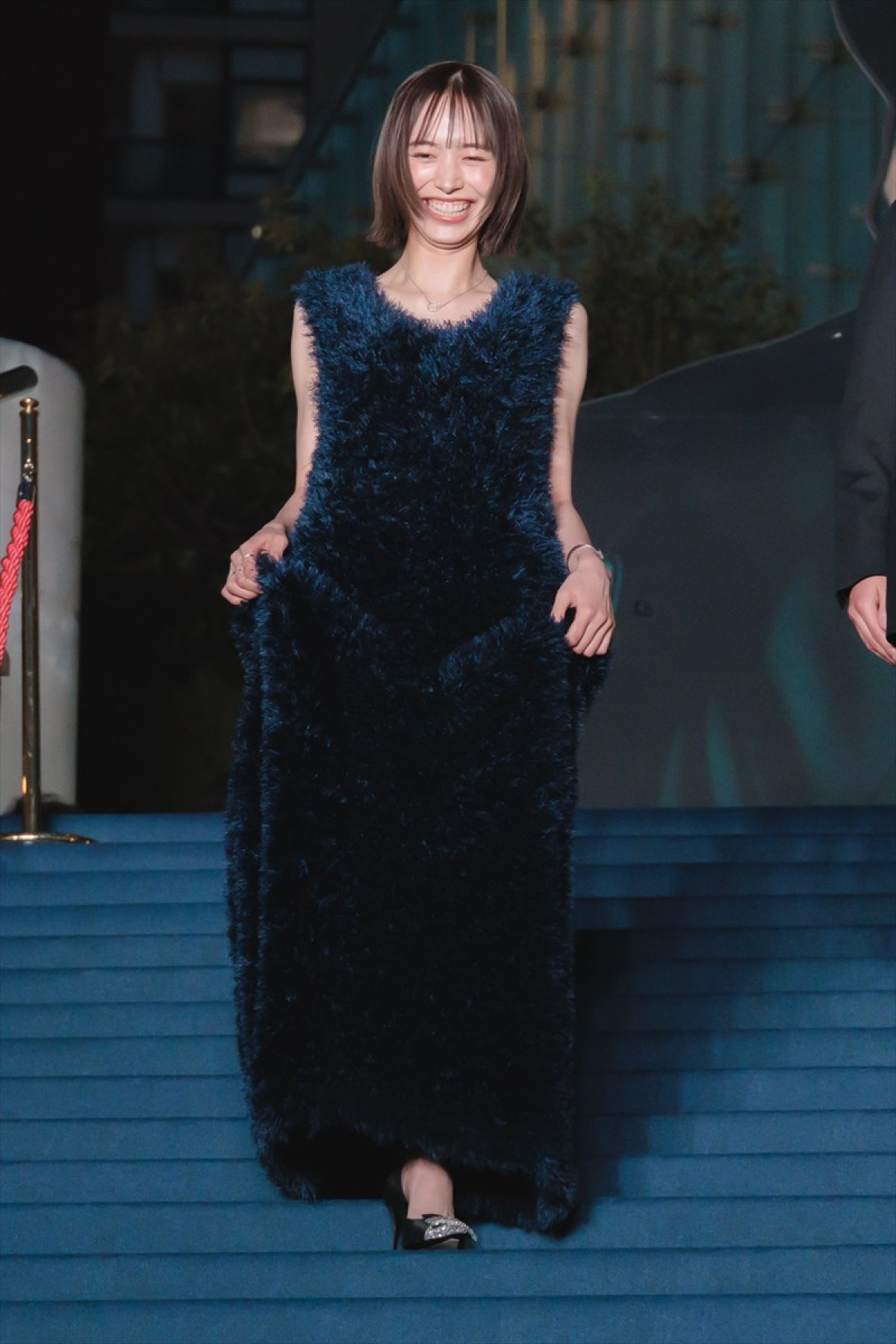 木村拓哉、『教場』舞台あいさつでポップコーン配るサプライズ　急接近に歓声