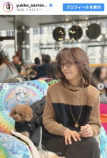 柏木由紀子、ワンちゃんOKカフェでほっこり　※「柏木由紀子」インスタグラム