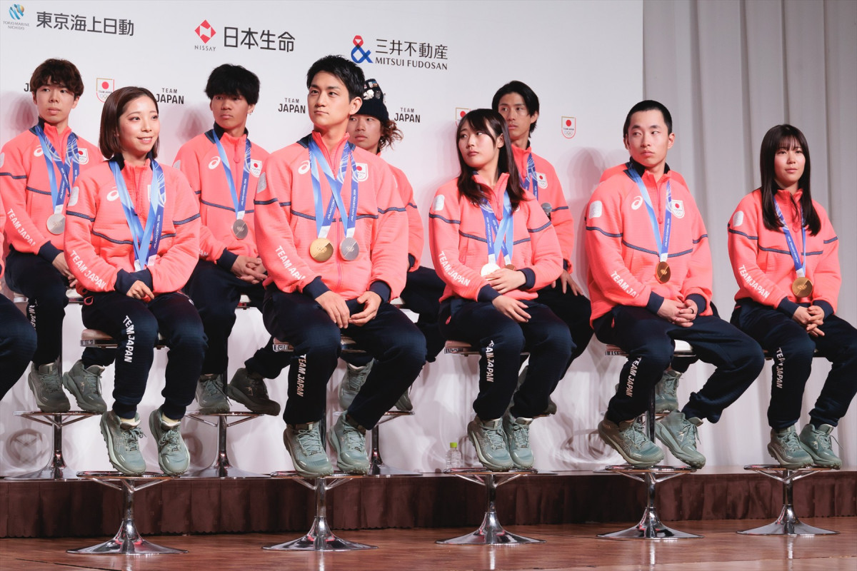 “りくりゅう”三浦璃来＆木原龍一「しばらくは好きなものを食べたい」　激闘終えメダリストたちが帰国