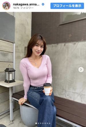 中川安奈、おろしたてピンクニット姿を披露　※「中川安奈」インスタグラム