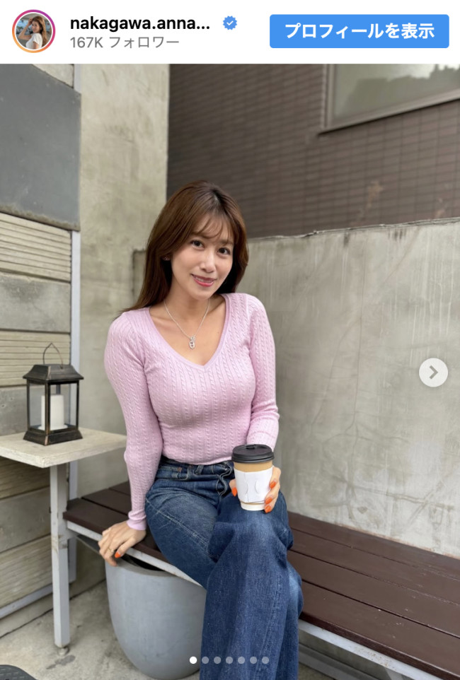 中川安奈、おろしたてピンクニット姿を披露　※「中川安奈」インスタグラム