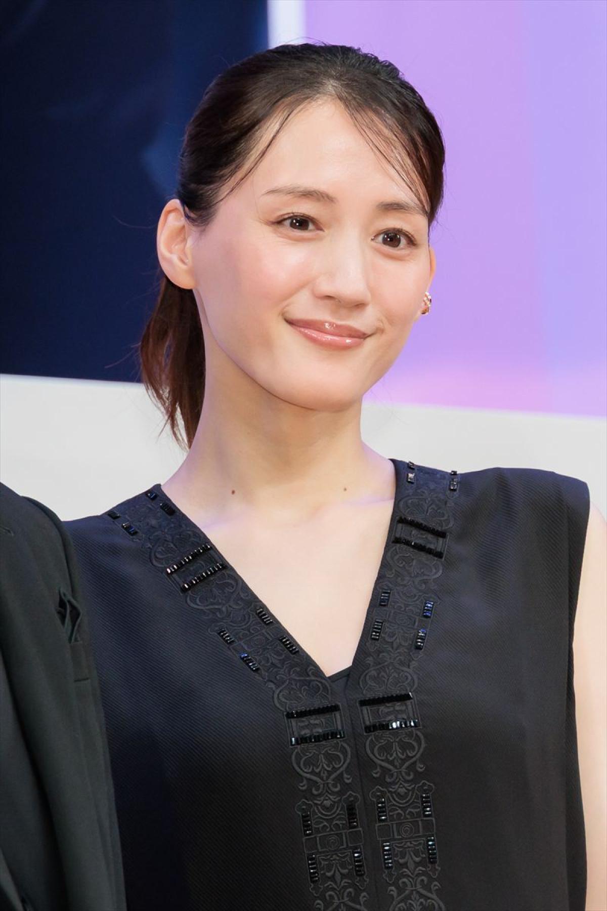 綾瀬はるか、実話を基にした主演作の試写で号泣「ズビズビで帰りました」
