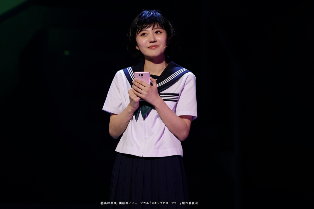 清水美依紗×吉高志音W主演ミュージカル『スキップとローファー』舞台写真到着　キャストメッセージも