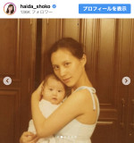 はいだしょうこ、母に抱かれる幼少期ショットを公開　※「はいだしょうこ」インスタグラム