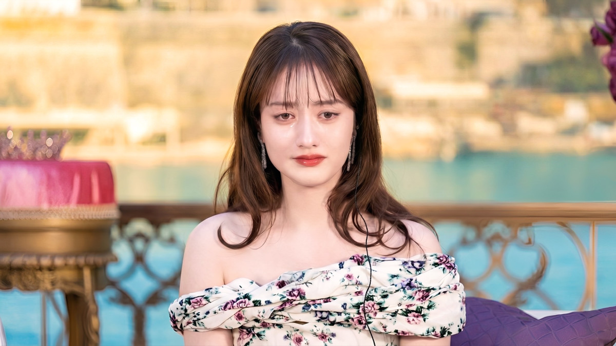 元AKB48美女を押し倒しキス…情熱的な展開に霜降りせいやも大興奮「あかん、あかん」