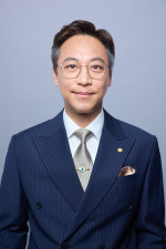 ドラマ『10回切って倒れない木はない』に出演するオ・マンソク