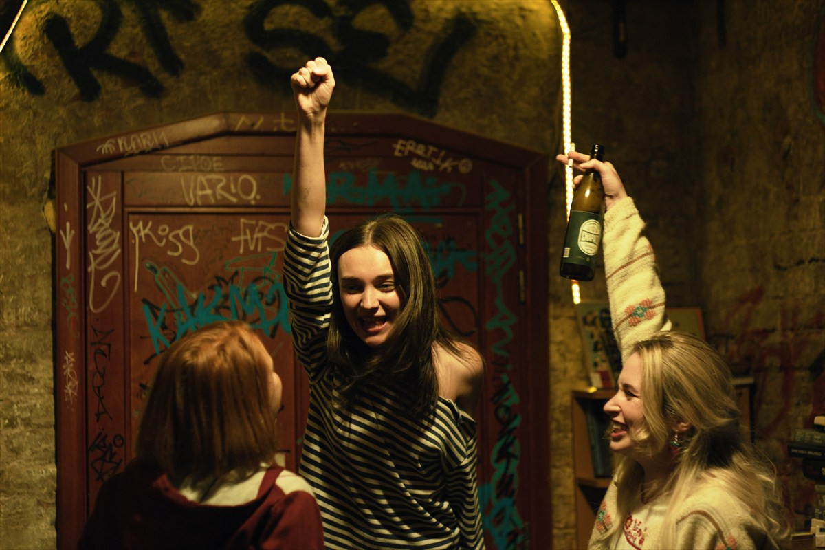 「ウクライナは売春宿ではない」衝撃シーンも　『裸の革命家・オクサナ』予告＆ポスター解禁