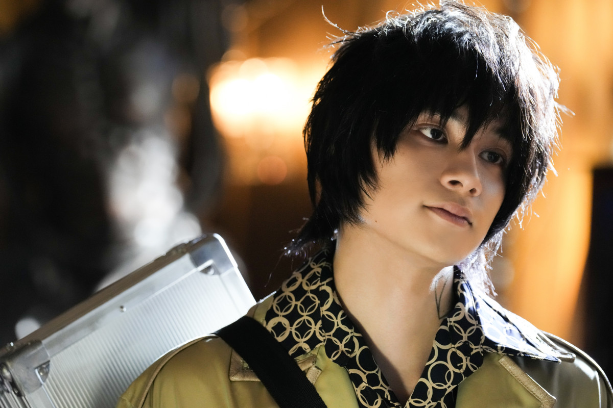 目黒蓮主演『SAKAMOTO DAYS』新場面写真解禁　驚異的再現度ビジュアル＆激しいバトルシーン