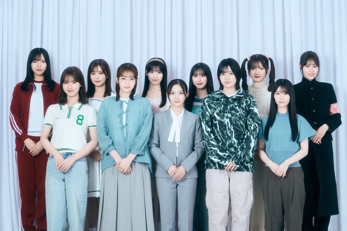 ドラマ『路地裏ホテル』に出演する櫻坂46三期生（前列左から）中嶋優月、小島凪紗、谷口愛季、的野美青、山下瞳月（後列左から）村山美羽、遠藤理子、石森璃花、村井優、小田倉麗奈、向井純葉