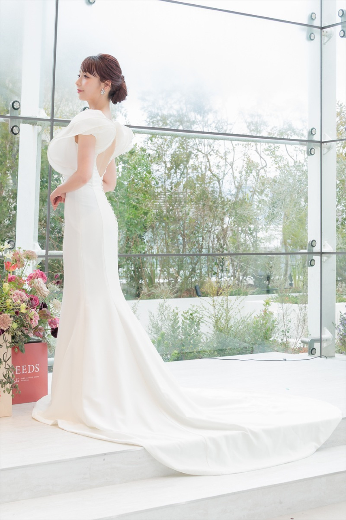 宇垣美里、純白のウェディングドレス姿を披露　理想のパートナーは「見守ってくれる人」