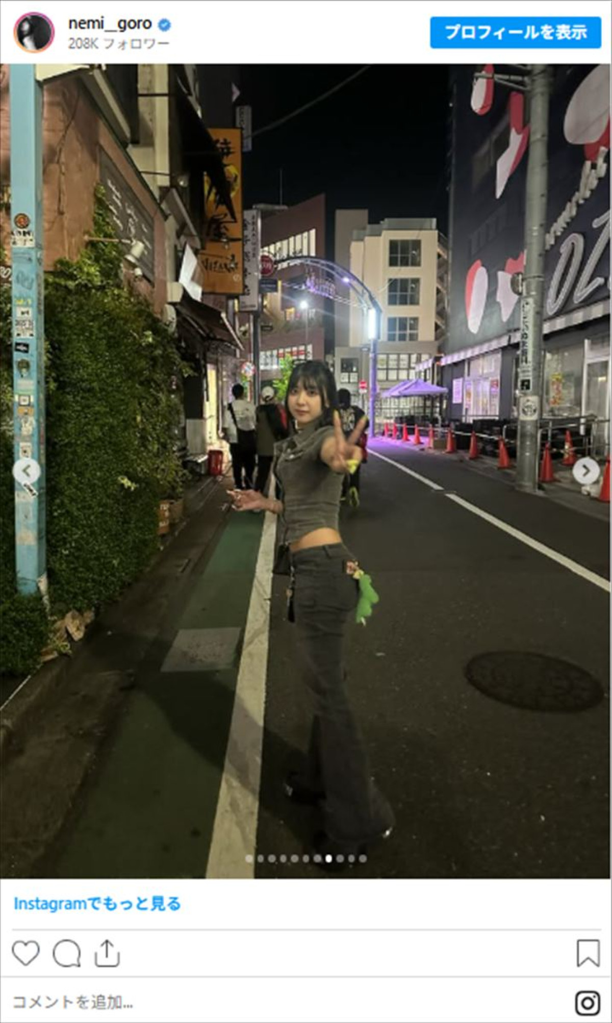 異例解雇から4年のグラビア美女、タイトなデニムコーデに反響