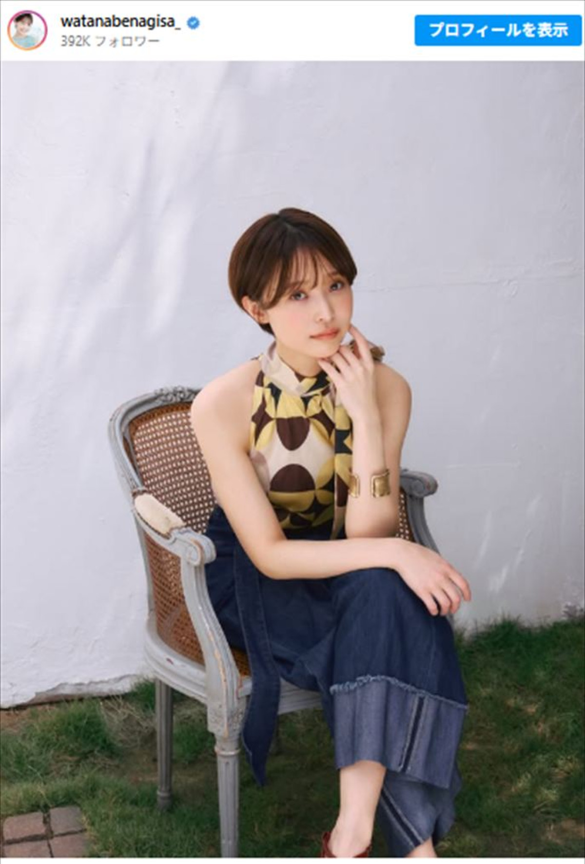 ノースリーブで笑顔を見せる渡邊渚　※「渡邊渚」Instagram