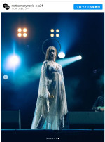 A24『Mother Mary』で歌姫を演じるアン・ハサウェイ　※「A24」Instagram