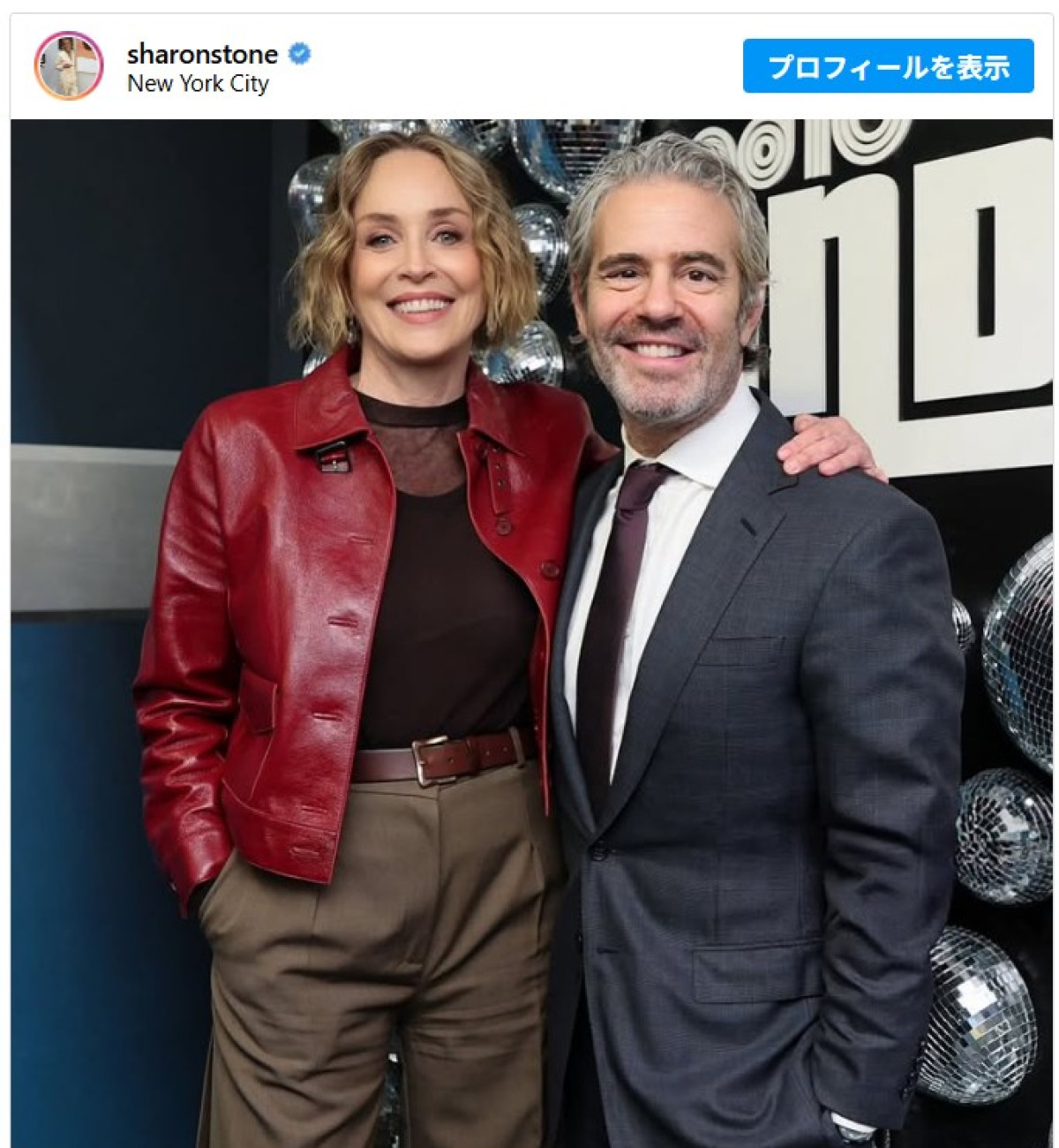 変わらなさすぎ!?　レッドカーペットイベントに来場したシャロン・ストーン（左）　※「シャロン・ストーン」Instagram