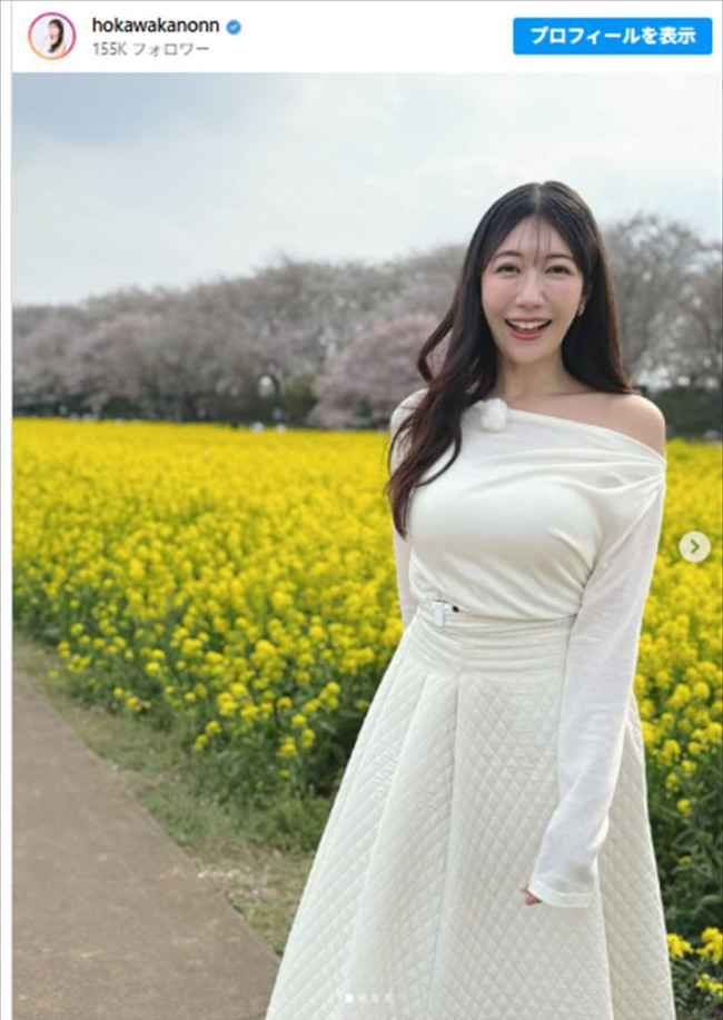 穂川果音、ワンショルダーのドレス姿がかわいい　※「穂川果音」Instagram