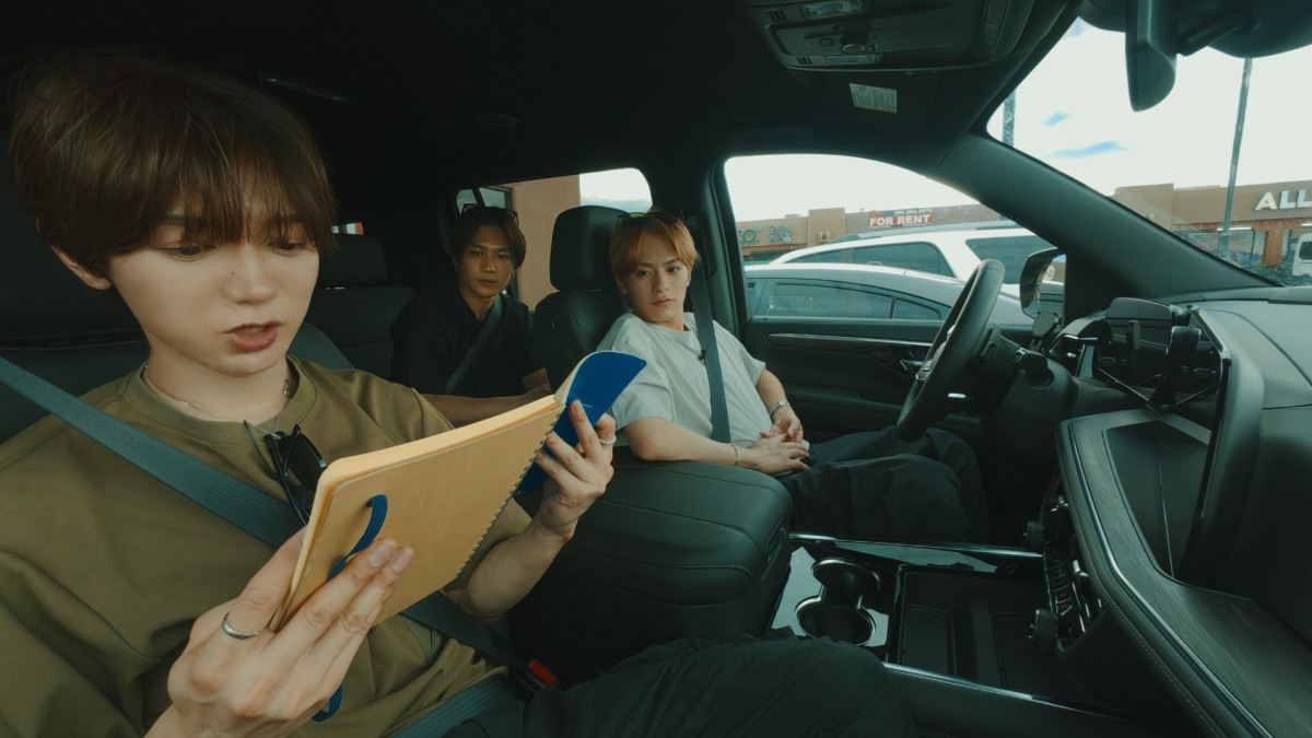 Travis Japan 川島如恵留が流ちょうな英語で旅を企画！　きょう配信開始『サマバケ』特別映像公開