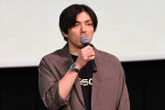 映画『廃用身』公開記念舞台あいさつに登壇した吉田光希監督