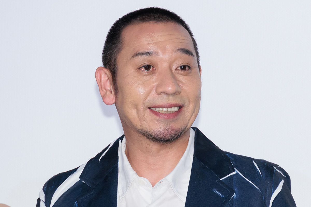綾瀬はるか、肩出しブラックドレスで登場　千鳥・大悟は膝枕シーンを回顧「にやつかないのは相当すごいこと」