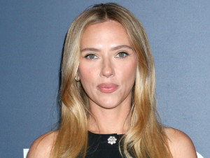 カンヌでスタオベ中の監督がその場でスカーレット・ヨハンソンに電話→『エクソシスト』撮影中で出れず