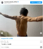 片岡鶴太郎、ヨガで作り上げた肉体美を披露　※「片岡鶴太郎」Instagram