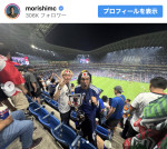 現地で日本対チュニジア戦を観戦した見取り図　※「見取り図 盛山」Instagram