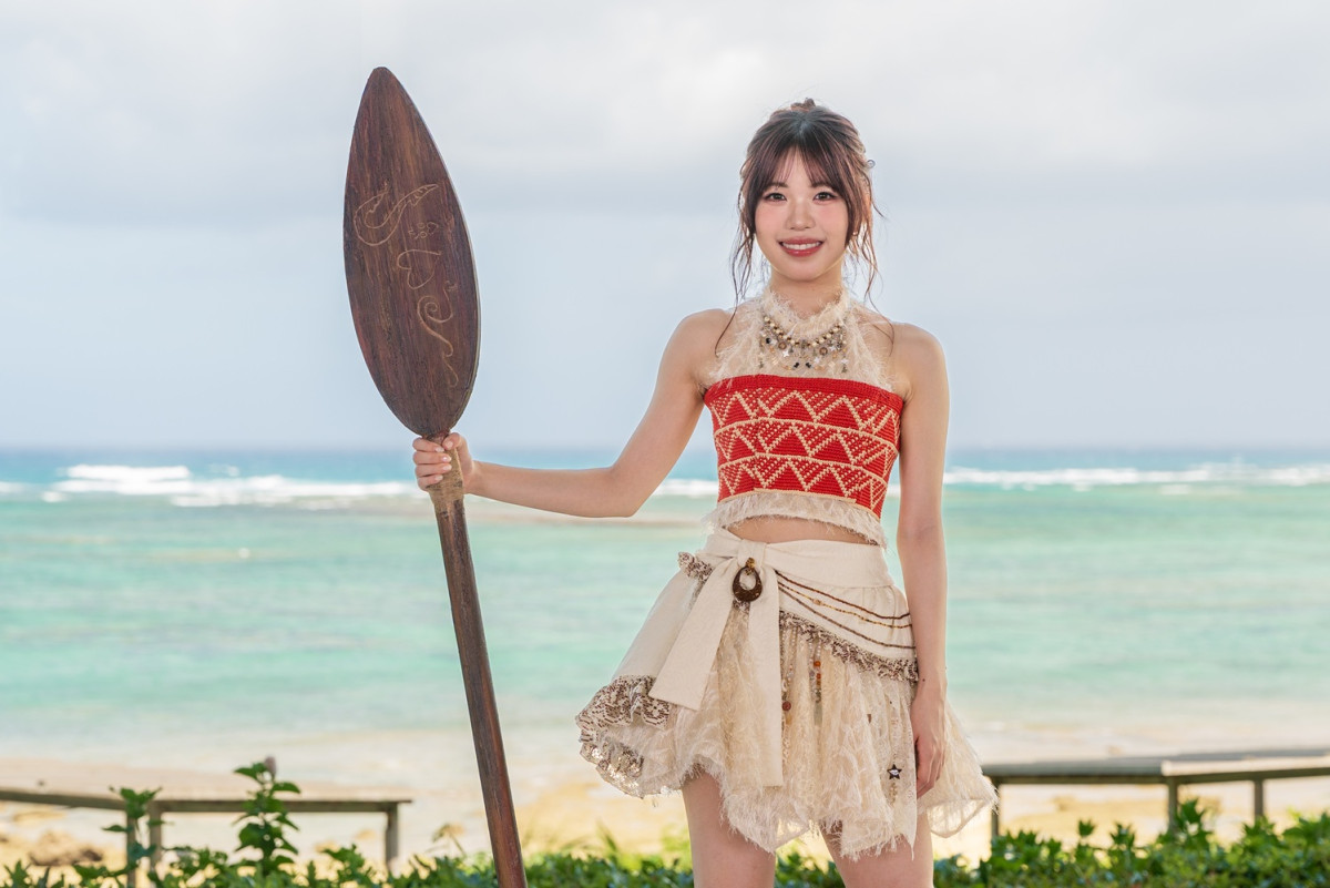 ME:I TSUZUMI、沖縄で『モアナ』楽曲を生歌唱！　高校生と“1日限り”の特別パフォーマンスを披露