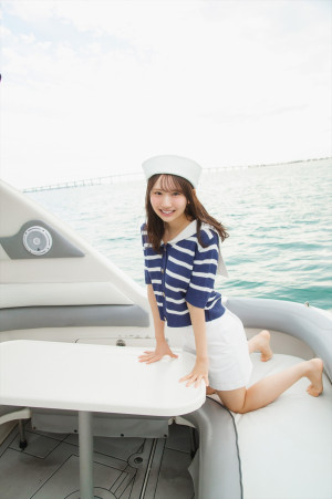 日向坂46 藤嶌果歩1st写真集『果実の歩幅』裏表紙（＠Loppi＆HMV限定カバー版）