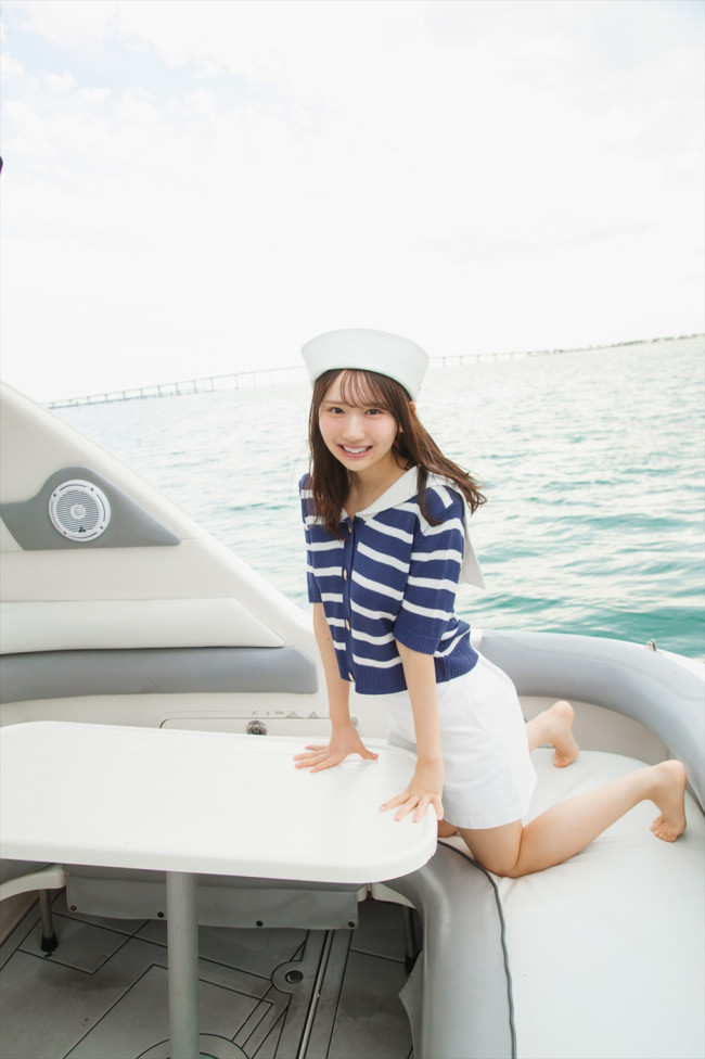 日向坂46 藤嶌果歩1st写真集『果実の歩幅』裏表紙（＠Loppi＆HMV限定カバー版）