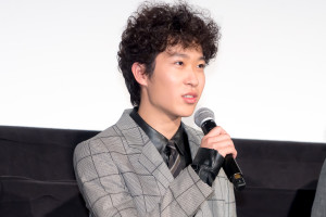 映画『四月の余白』完成披露舞台あいさつに登壇した上阪隼人