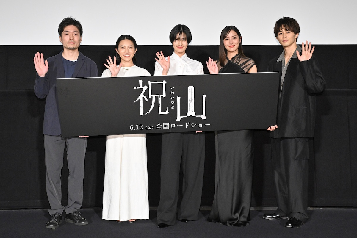 映画『祝山』公開記念舞台挨拶　左から武田真悟監督、久保田紗友、橋本愛、石川恋、草川拓弥