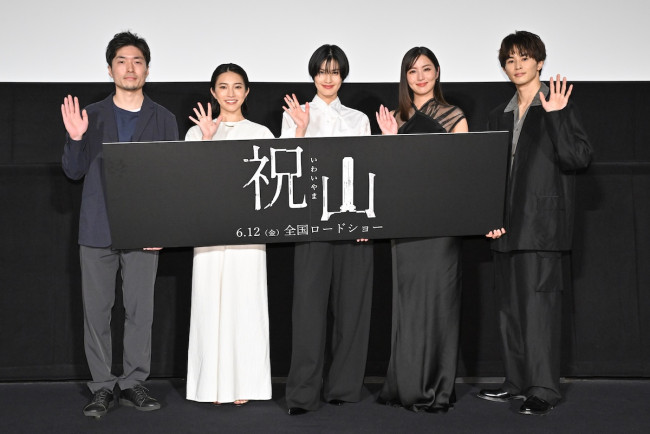 映画『祝山』公開記念舞台挨拶　左から武田真悟監督、久保田紗友、橋本愛、石川恋、草川拓弥
