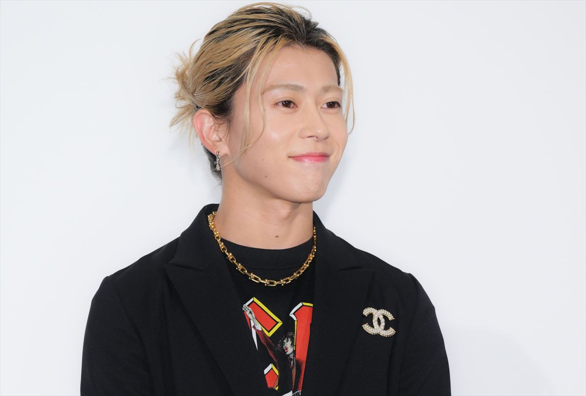 Snow Man向井康二、サプライズ登壇のはずが痛恨ミス「『今度よろしくな』って…」