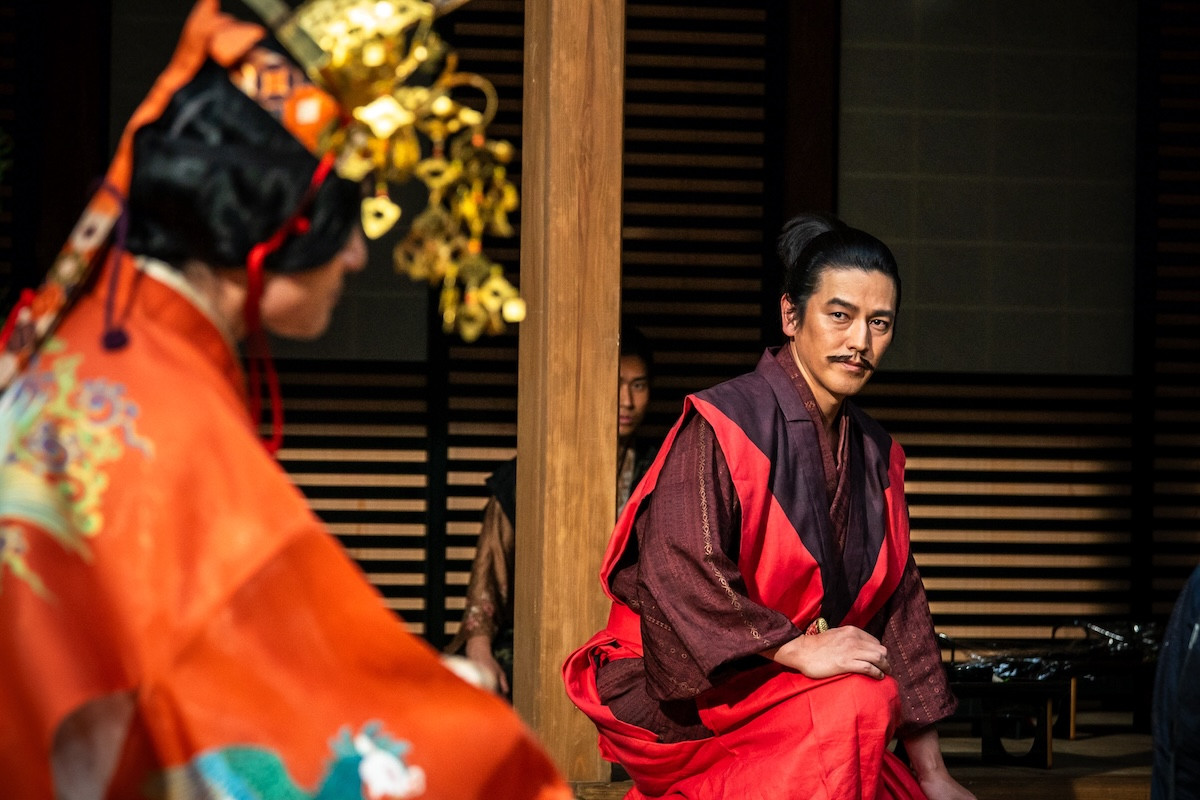 『豊臣兄弟！』“信長”小栗旬、地獄のパワハラ相撲大会にネット恐怖「やり方エグいて…」「デスゲームすぎ！」