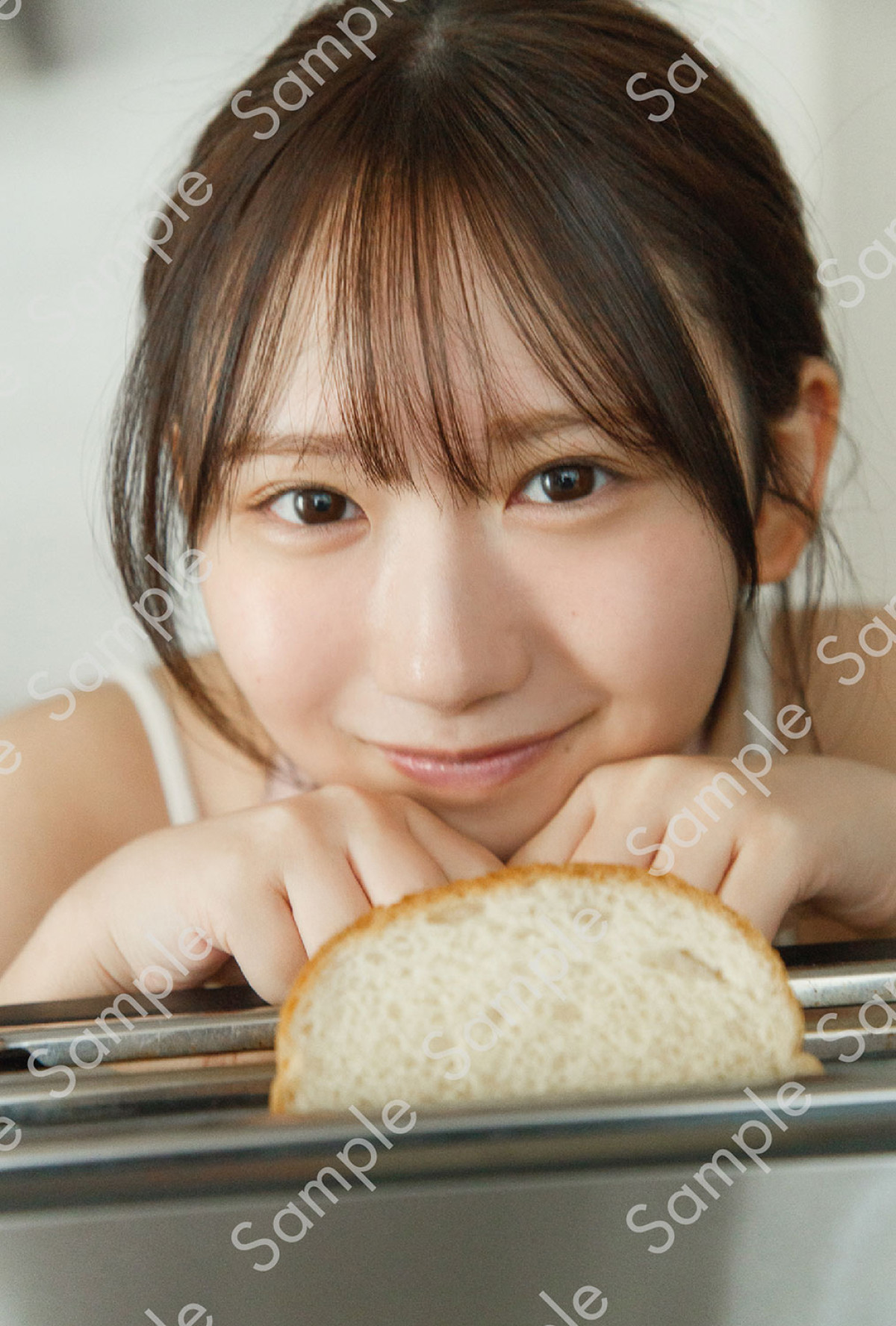 日向坂46藤嶌果歩、プク顔から凛とした表情まで！　1st写真集『果実の歩幅』書店別特典ビジュアル解禁