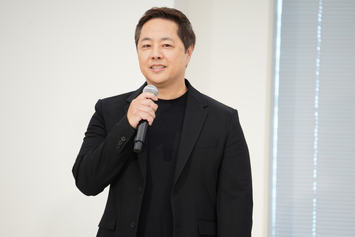 ケイン・コスギ、会見で浅野寛介を投げ飛ばし机が真っ二つ！　この日のために「パーフェクトボディにしました！」