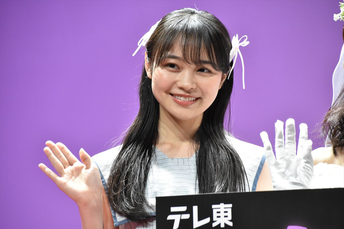 かたせ梨乃、ウエディングドレス姿で豆原一成と“結婚式”再現　「こんなダイナマイトな役は初めて」