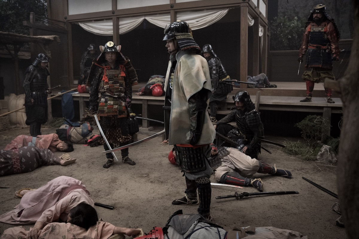 『豊臣兄弟！』“信長”小栗旬、“村重”トータス松本に“刀饅頭”　ネット恐怖「ホラーすぎる」「饅頭ハラスメント」
