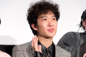 映画『四月の余白』完成披露舞台あいさつに登壇した上阪隼人