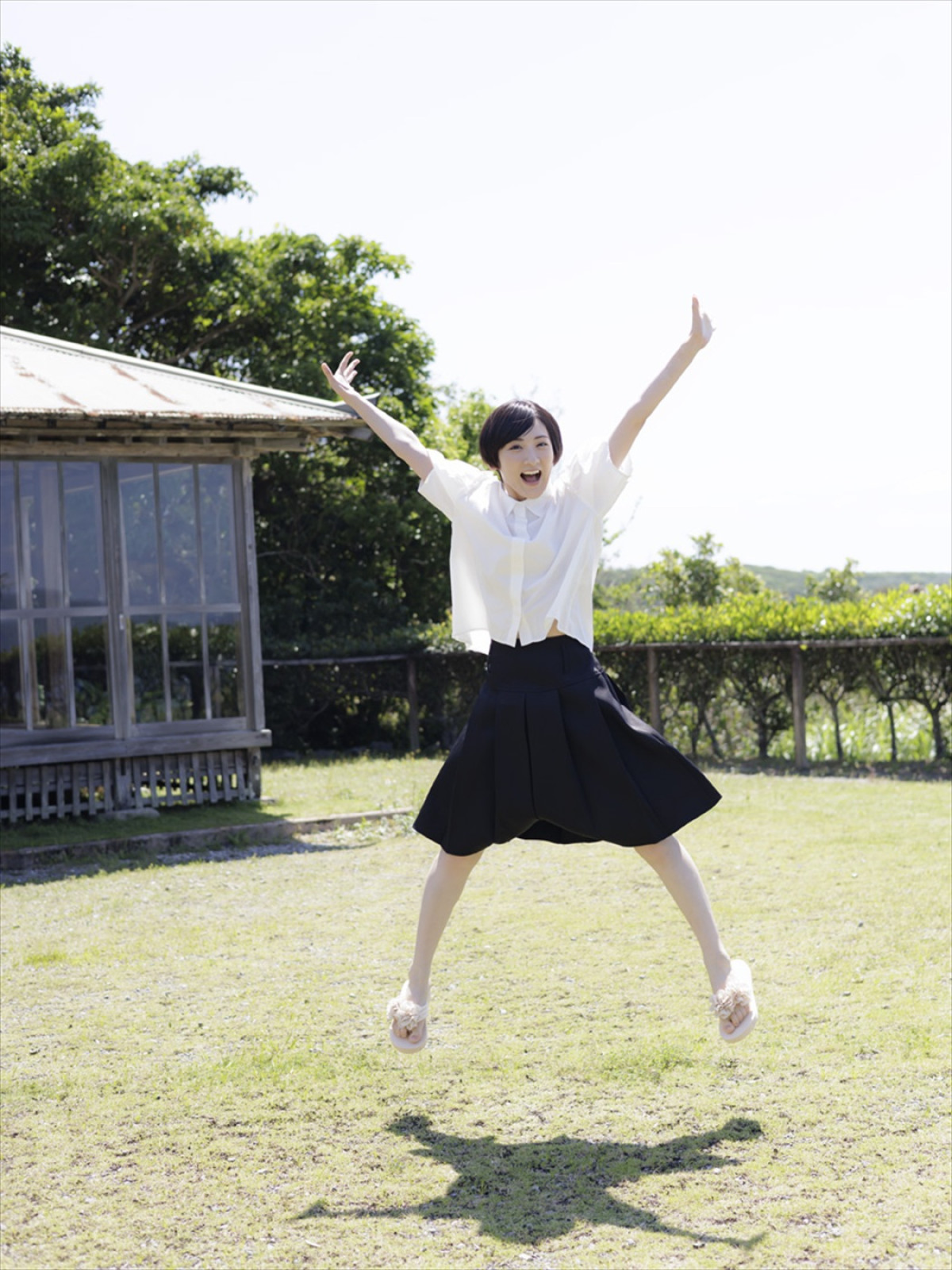 生駒里奈、10年ぶりの写真集8.21発売　「自分を包んでいる雰囲気はまた新しいものになっていました」