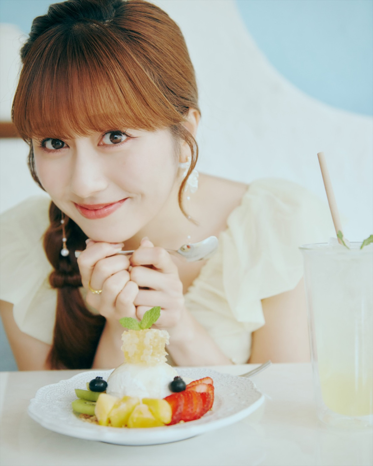 ももクロZ佐々木彩夏初の写真集10.8発売　「一緒にごはんを食べたり旅行をしているような気分になれる」一冊
