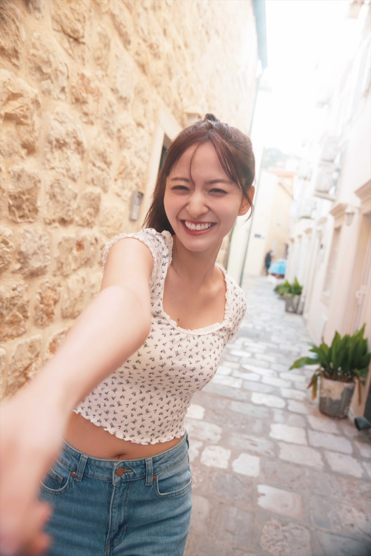 乃木坂46・金川紗耶がもしアイドルじゃなかったら――？　素の自分を打ち出した表情豊かな1st写真集が完成！