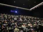 日本で行われたファンクラブ試写会の様子