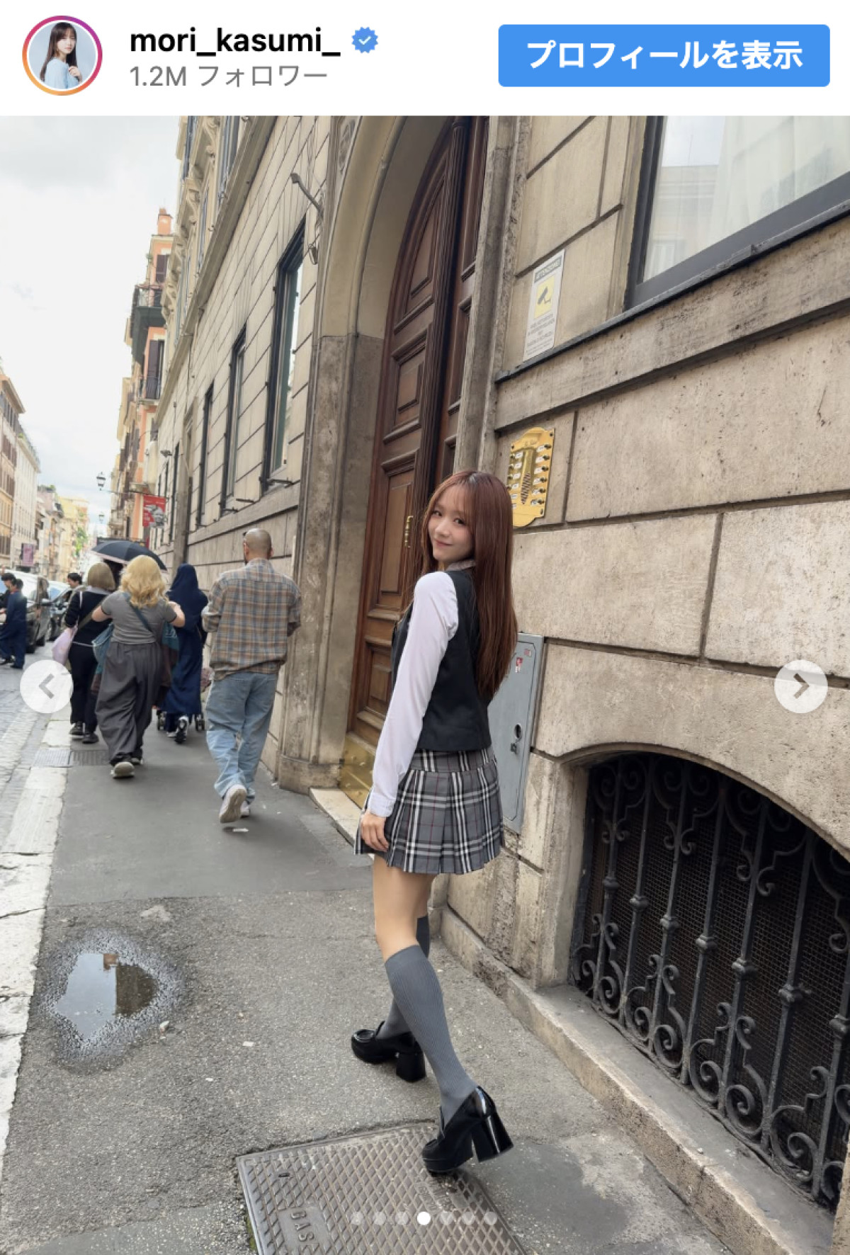 森香澄、ミニスカ制服姿で伊ローマに降り立つ　反則級にかわいいと話題