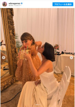 セレーナ・ゴメスの結婚式に出席したテイラー・スウィフト　※「セレーナ・ゴメス」Instagram