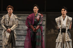 舞台『HiGH＆LOW THE 戦国 外伝』開幕前会見に登壇した（左から）小野塚勇人、彩風咲奈、蒼木陣